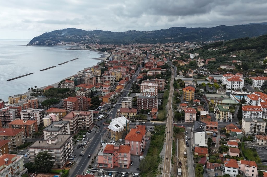 La pista ciclopedonale Riviera dei Fiori nel tratto di Cervo La pista ciclopedonale Riviera dei Fiori nel tratto di Cervo