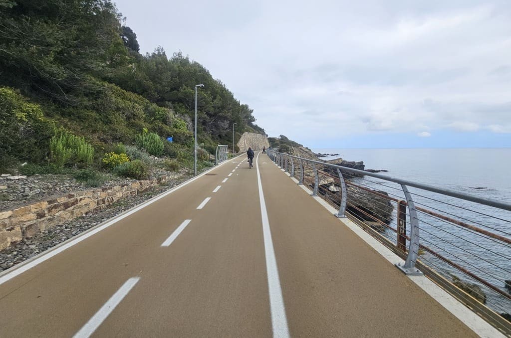 Il percorso della pista ciclabile Diano Marina - Andora Parte del percorso della pista ciclabile Diano Marina - Andora