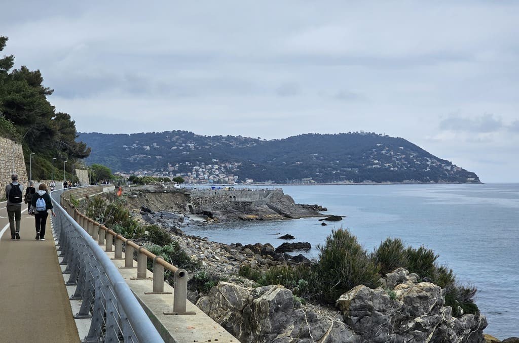 La pista ciclopedonale Riviera dei Fiori da Capo Mimosa La pista ciclopedonale Riviera dei Fiori da Capo Mimosa