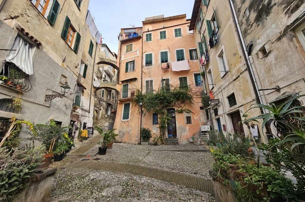 Piazza Cisterna, Sanremo