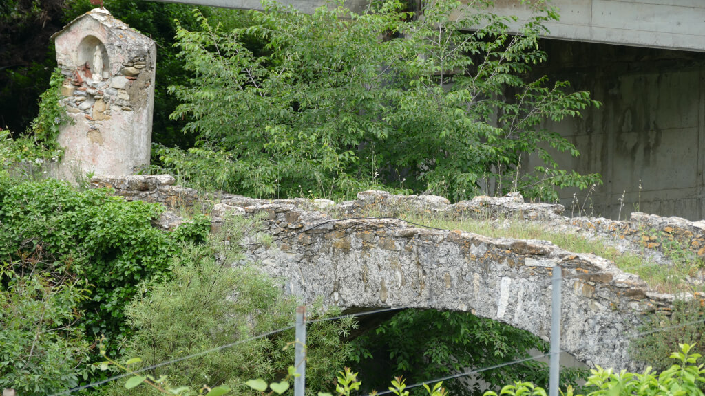 Vista del ponte medievale della Madonnetta 