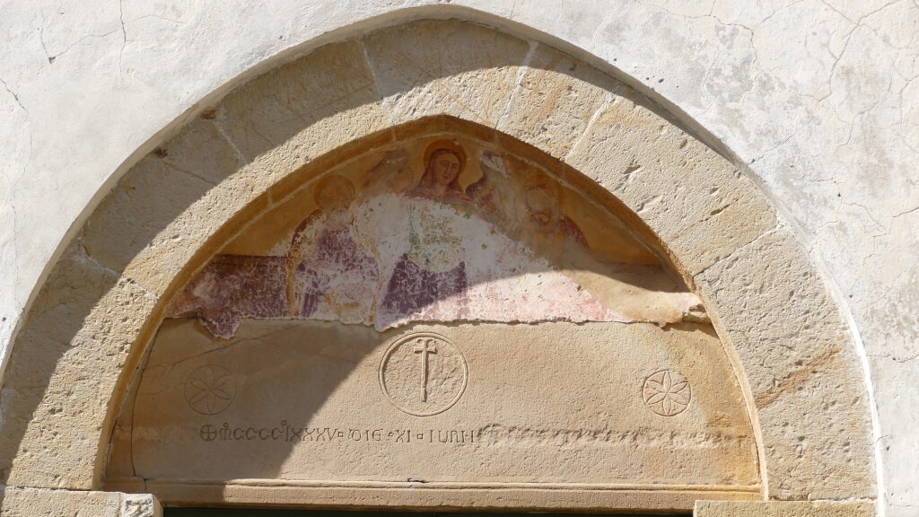 Dettaglio della chiesa di San Michele Arcangelo a Diano Borello