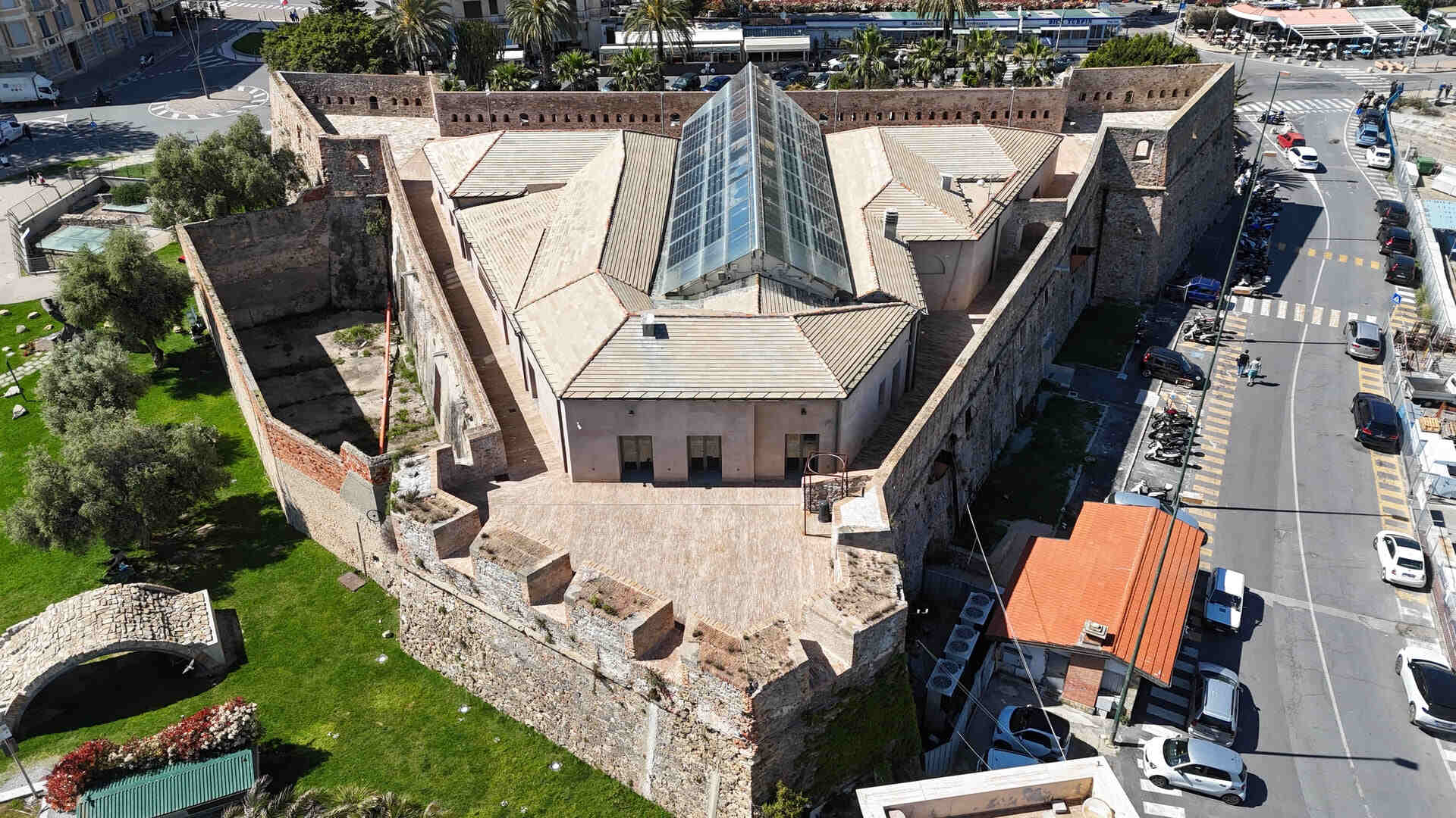 Besuchen Sie die Festung Santa Tecla in Sanremo: Geschichte, Ausstellungen und Informationen