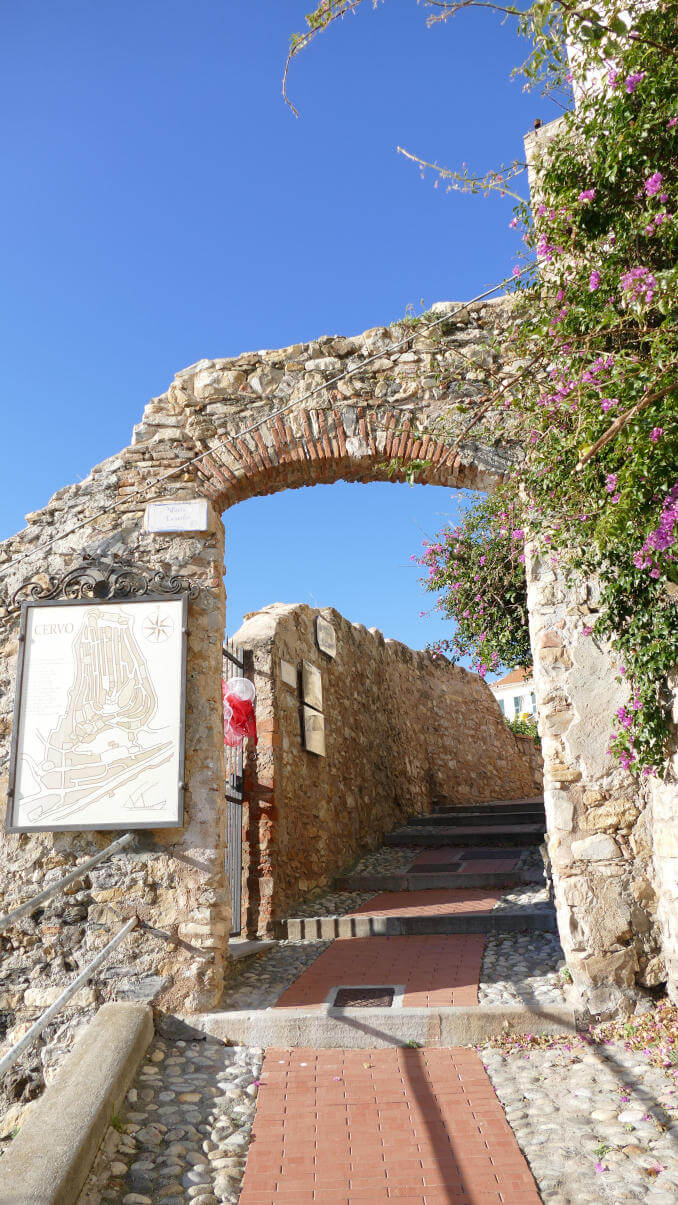 Immagine della Porta Canarda a Cervo