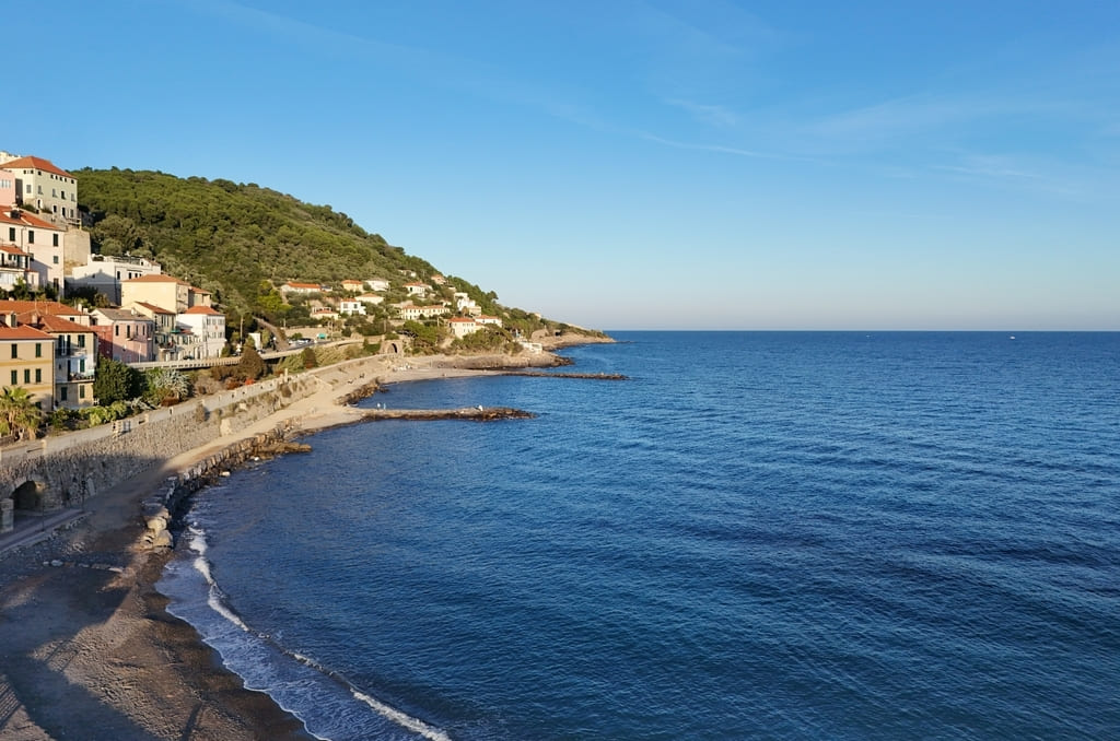 Panoramica sulla costa e sulle spiagge di Cervo