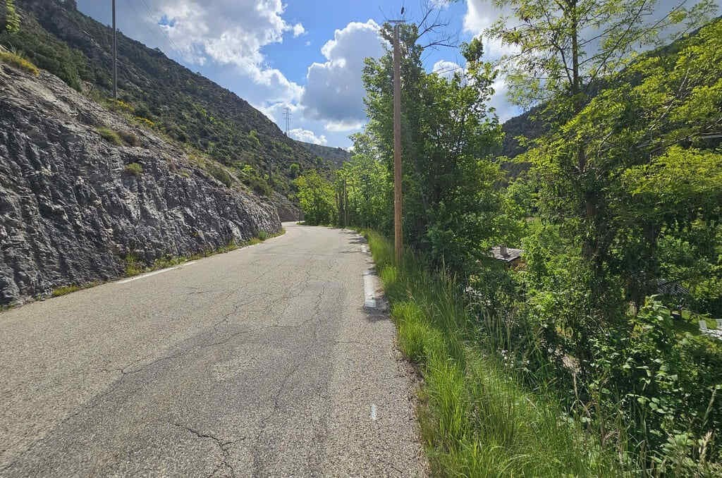 La strada del ritorno del sentiero verso La Brigue