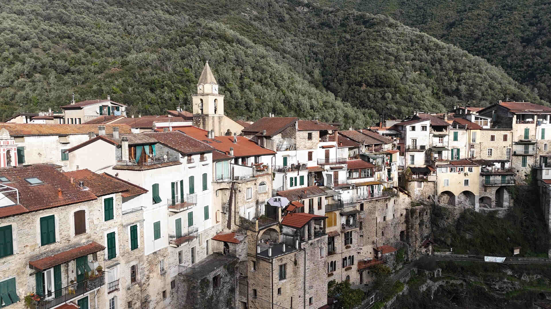 Rocchetta Nervina: cosa vedere, laghetti, canyoning e trekking in Val Nervia