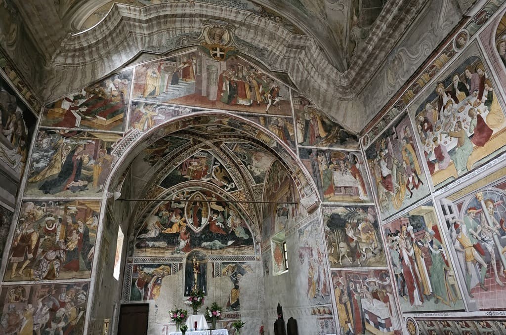 All’interno del Santuario di Notre Dame des Fontaines a La Brigue