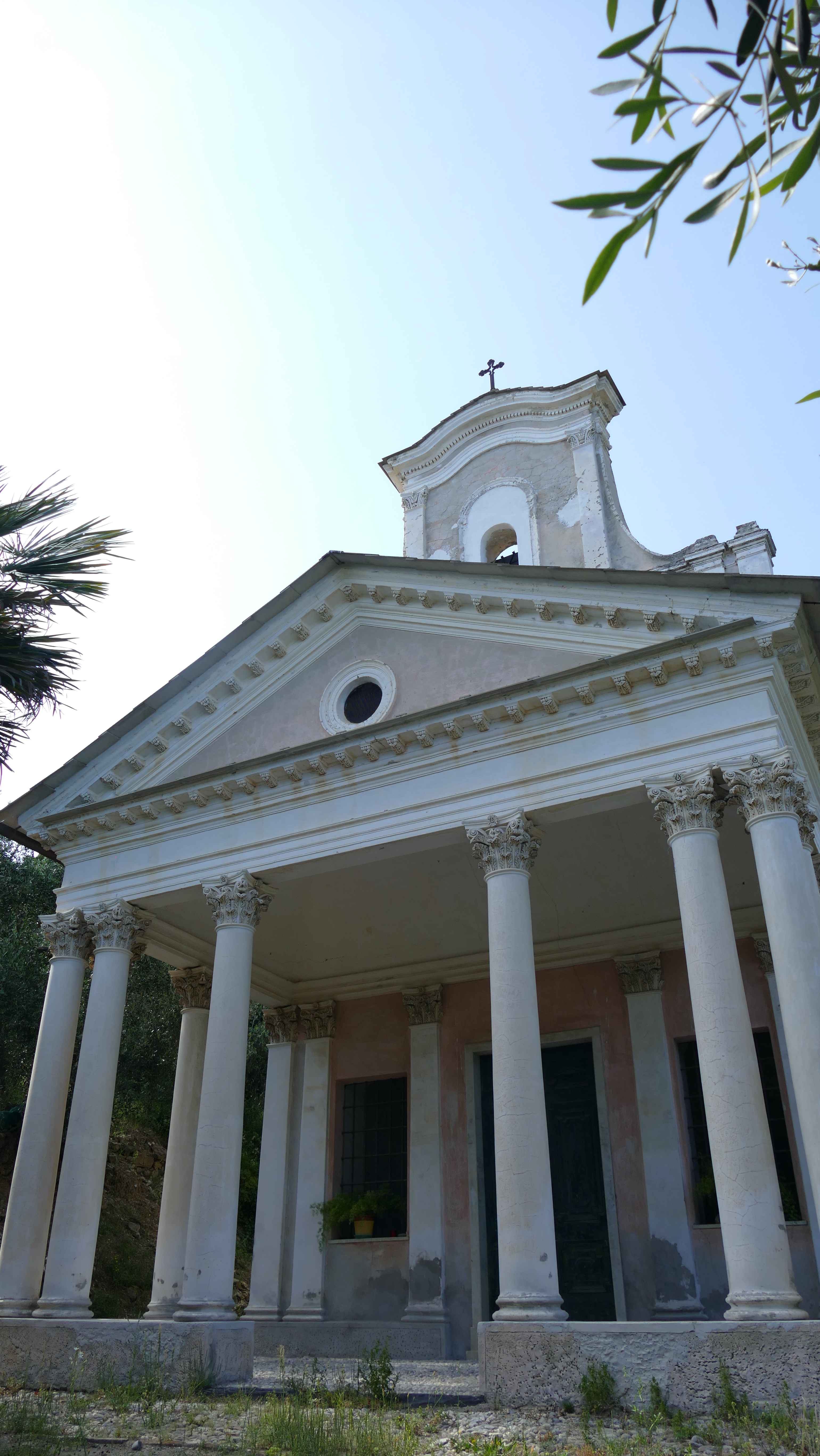 Facciata della chiesa di San Rocco a Diano Borello