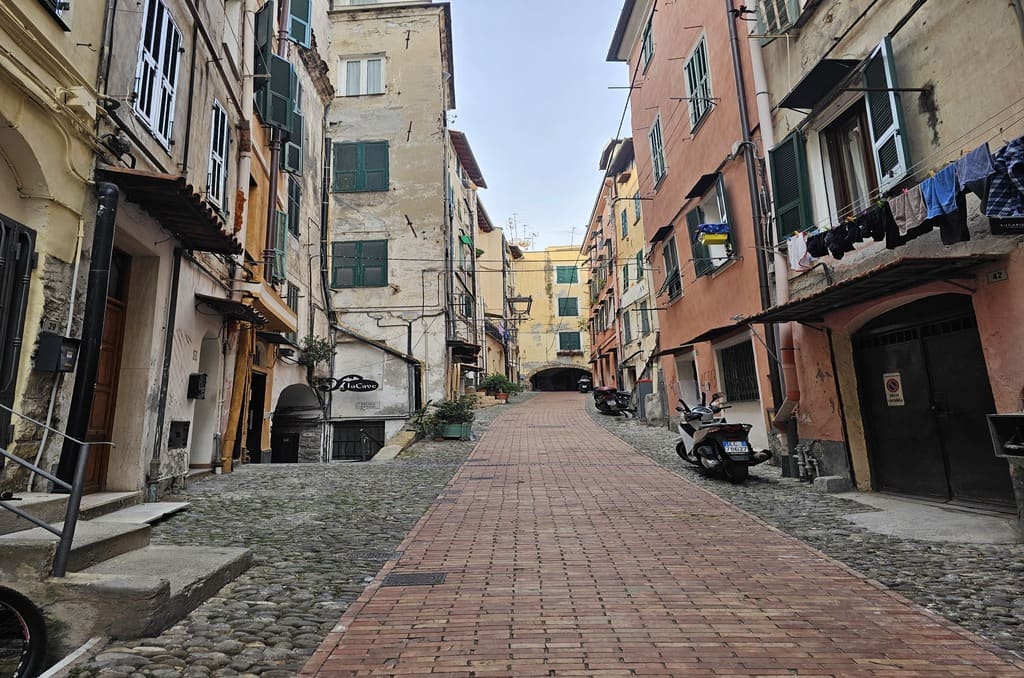 Scorcio di via Palma, quartiere della Pigna, Sanremo