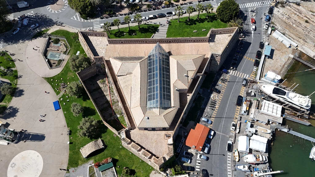 Visita il Forte di Santa Tecla di Sanremo: Storia, Mostre e Informazioni