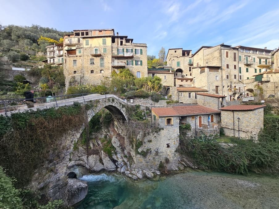 Il ponte medievale di Rocchetta Nervina