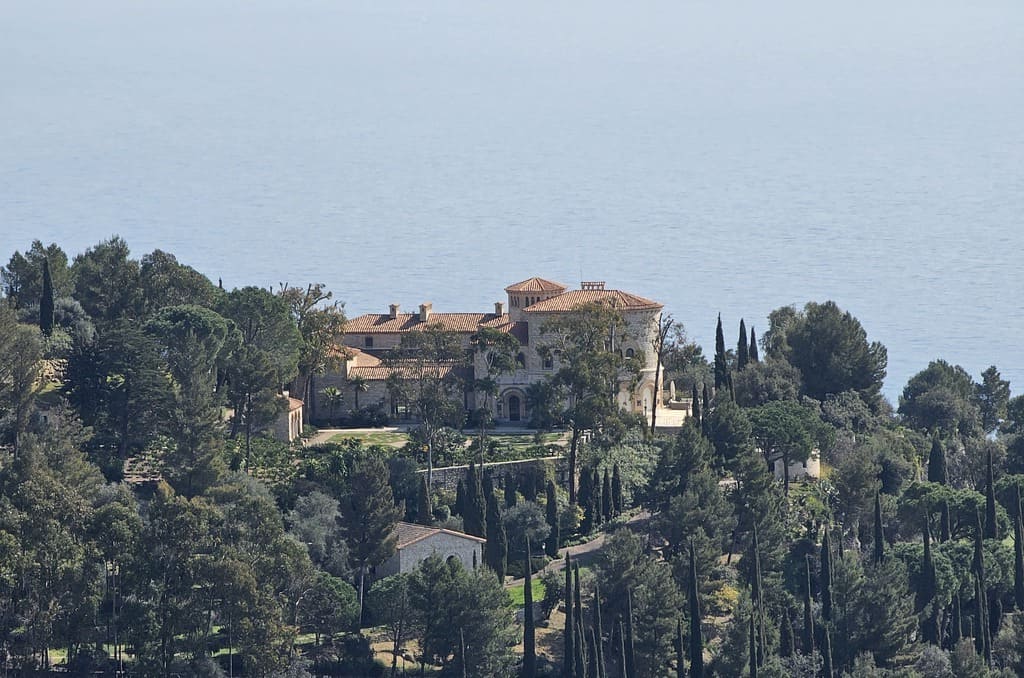 Panoramica su Château Balsan dal Giardino Esotico di Èze