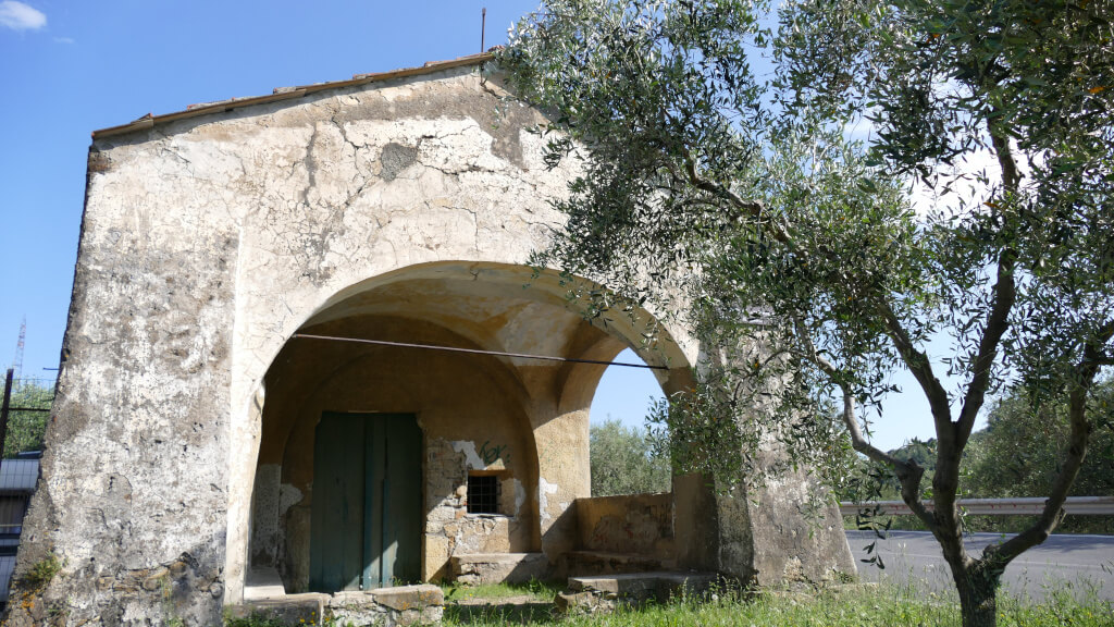 Cappella di San Sebastiano sulla strada per Diano Arentino