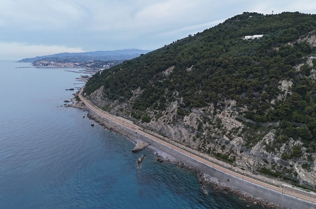 Panoramica strada Imcompiuta Diano Marina