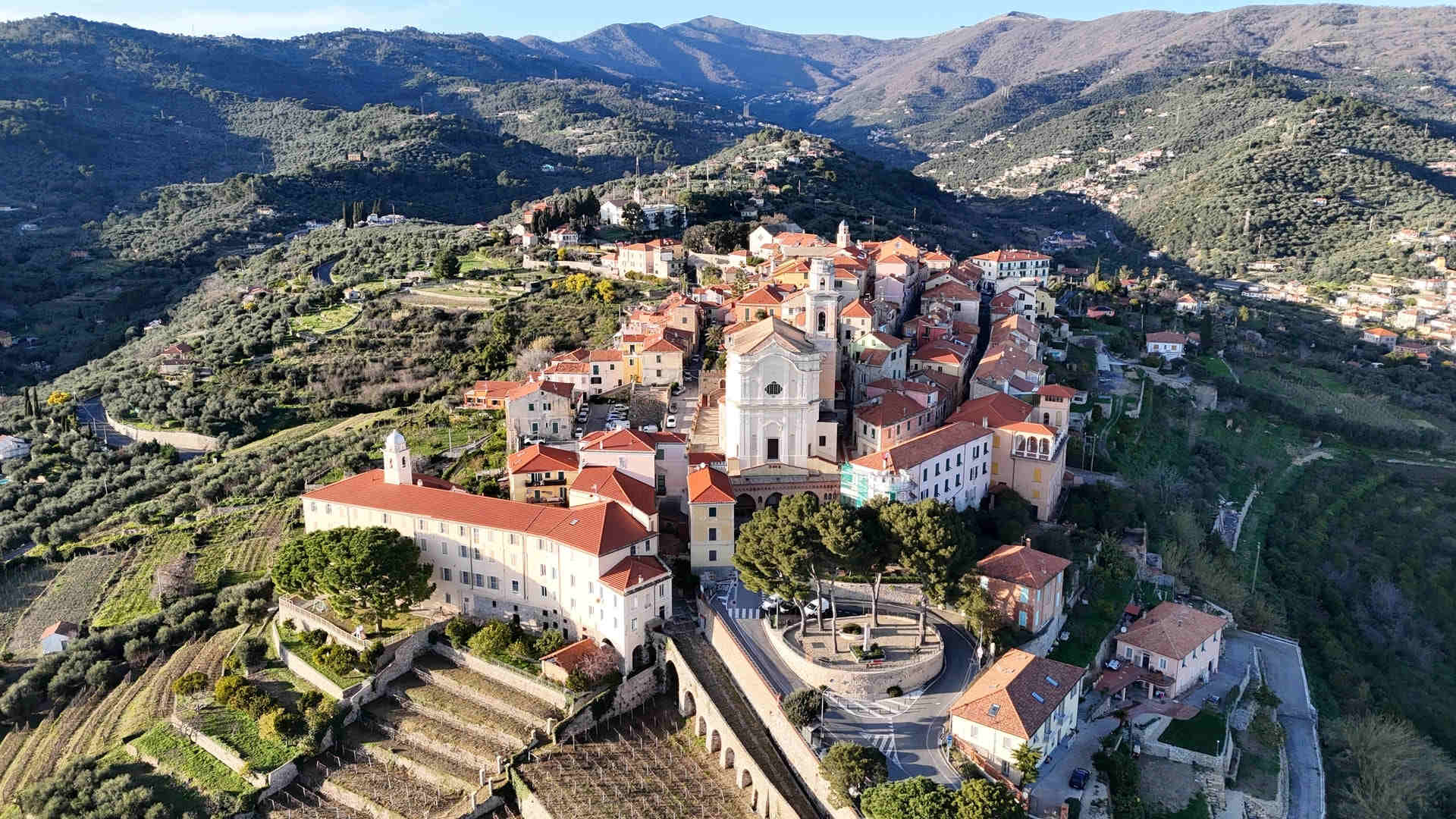 Diano Castello: il borgo fortificato dalla bellezza antica